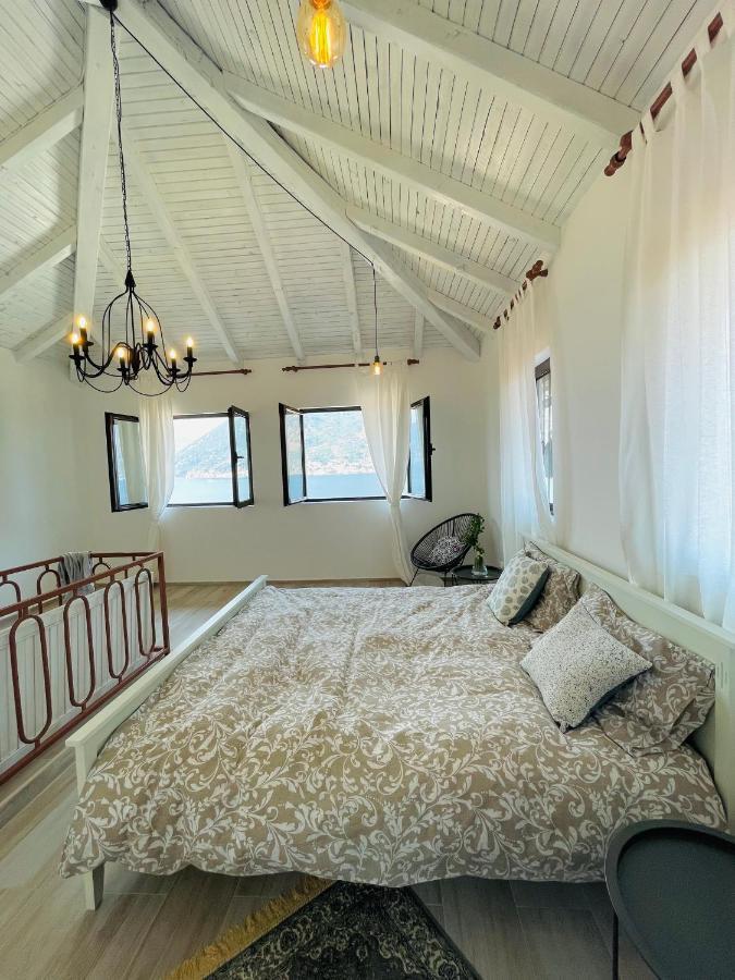 Chic Sea Front Apartment With Breathtaking Kotor Bay View Donji Stoliv Exterior photo
